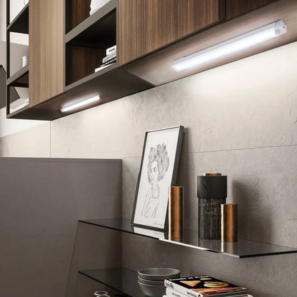 💡Drahtlose LED-Lichtleiste mit Bewegungssensor – wiederaufladbare und magnetische Unterbauleuchte – ultradünnes Nachtlicht zum Aufkleben für Küche, Kleiderschrank, Treppe und Flur (kein Bohren erforderlich)